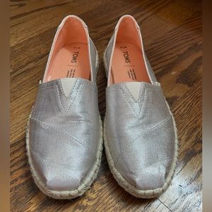 Women’s TOMS - size 7.5